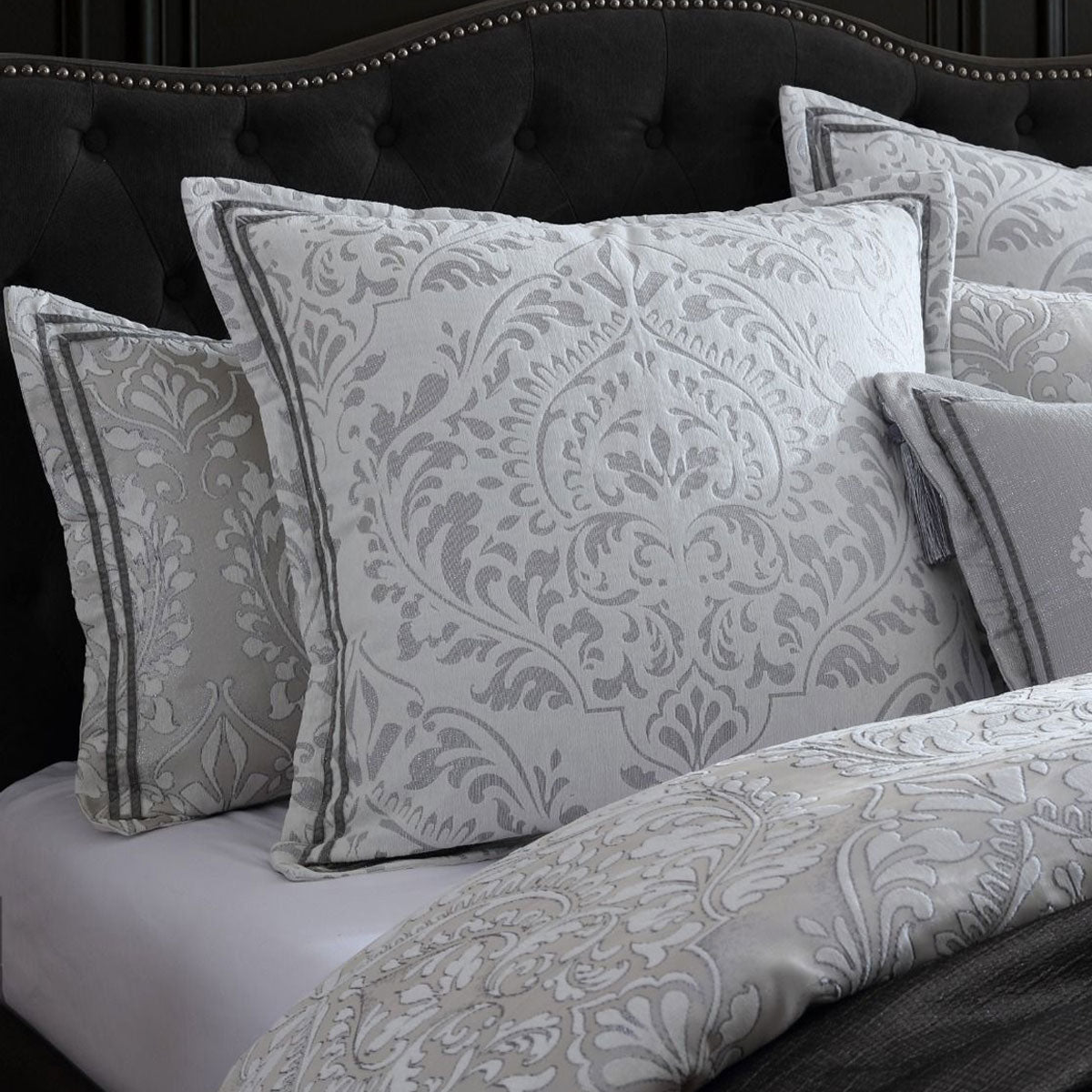 Davinci Alexander Silver Woven Jacquard Quilt Cover Set King